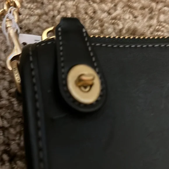 SOLD.          Coach boutique Swinger 20 genuine glovetan Italian leather - Picture 3 of 15